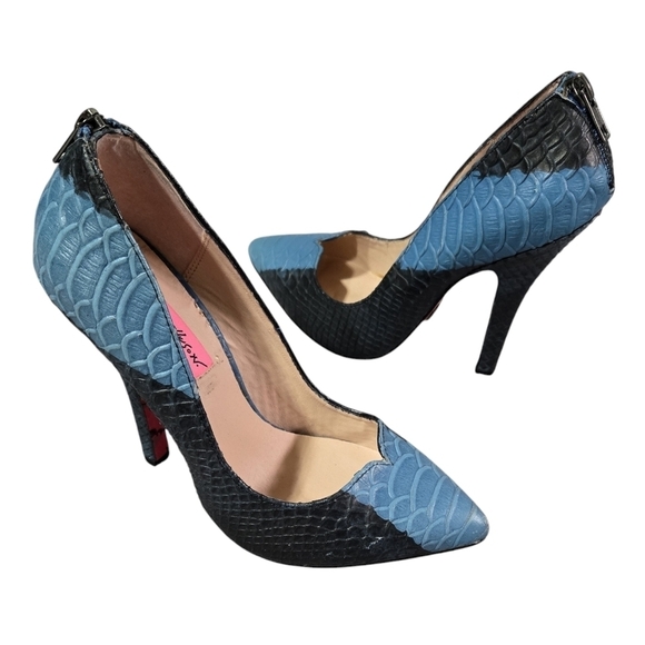 Betsey Johnson Taylr Blue Black Leather Snake Texture Embossed Pumps Party - Picture 1 of 11